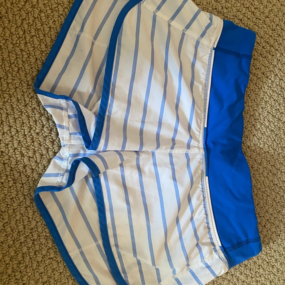 LULU SHORTS. Ordered wrong size.